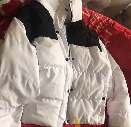 Siyah beyaz şişme mont
