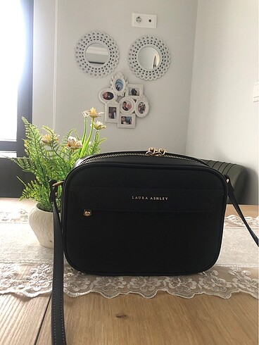 Laura Ashley Siyah Çanta