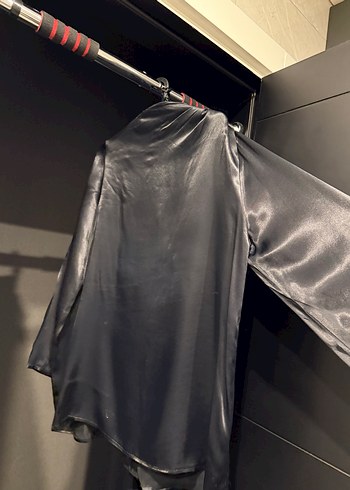 siyah dökümlü tunik - Görsel 2