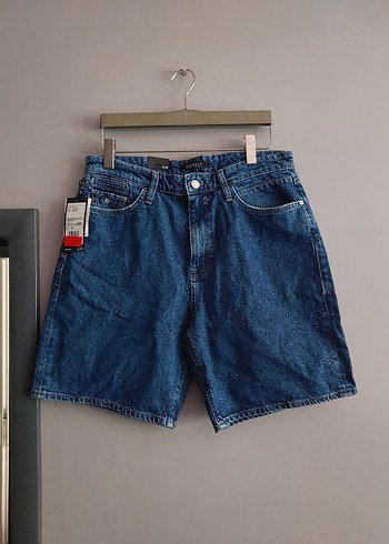 Mavi Jeans Gevşek Kesim Mavi Kot Şort Erkek 32 beden mavi orijinal ürünü