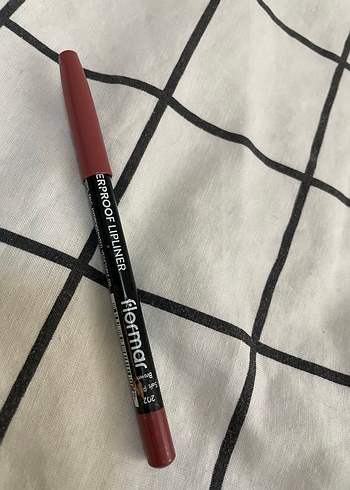 Flormar Flormar Suya Dayanıklı Mat Dudak Kalemi No:202