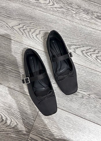 Stradivarius Siyah Kare Burunlu Fiyonklu Babet