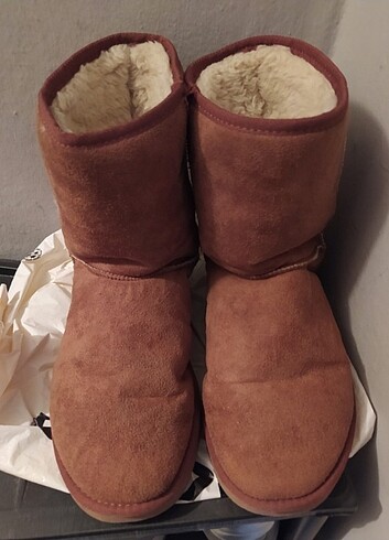 UGG BOT