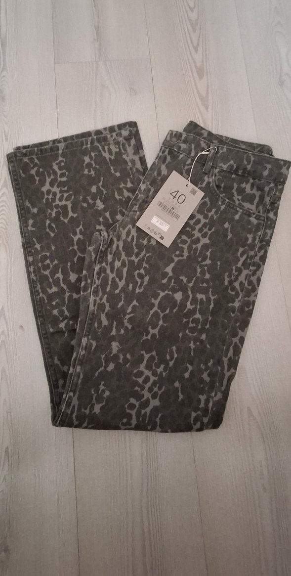 Stradivarius Düz kesim leopar pantolon - Görsel 3