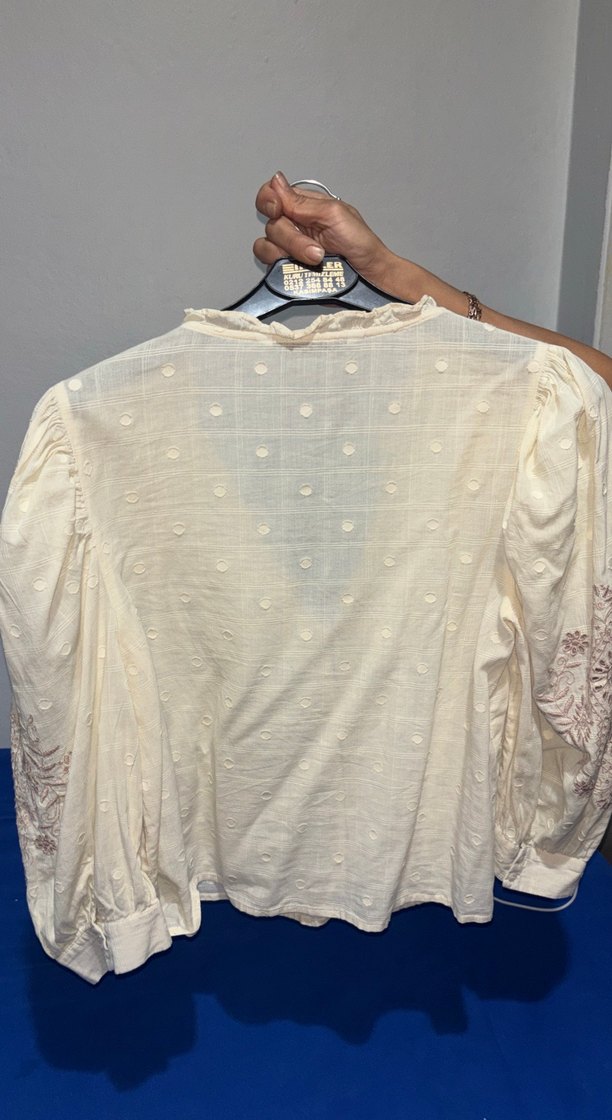 Düğmeli Bohem Nakışlı Keten V Yaka Gömlek - Görsel 2