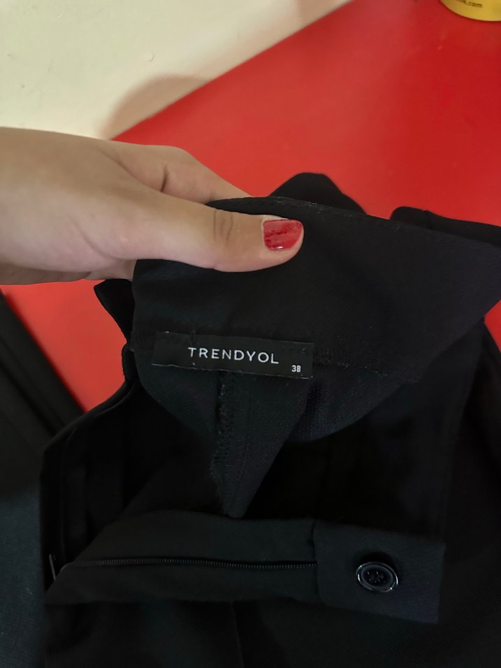 Düz Siyah Pilili Midi Kumaş Pantolon - Görsel 3