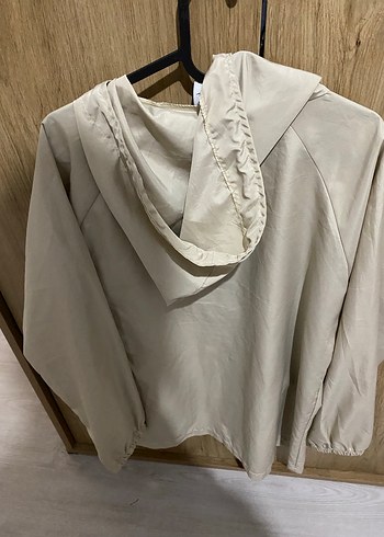 Bej Kapüşonlu Yağmurluk - Görsel 2