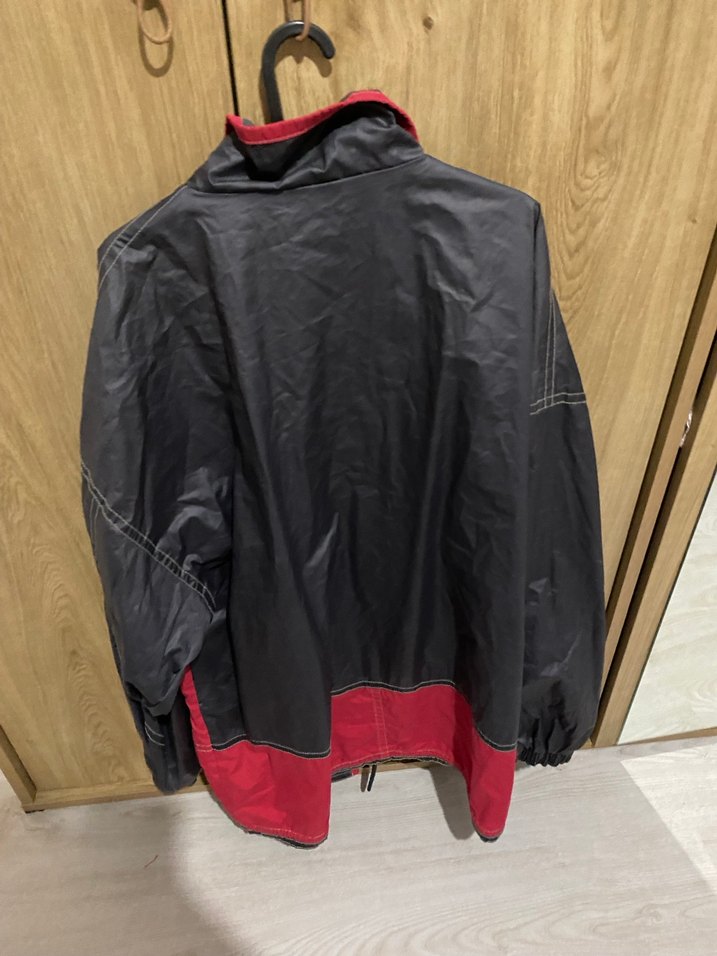 Düğmeli Siyah-Kırmızı  Deri Yağmurluk - Görsel 3