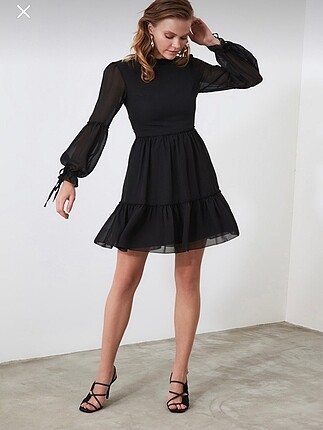 Yeni etiketli hiç kullanılmamış trendyol siyah elbise