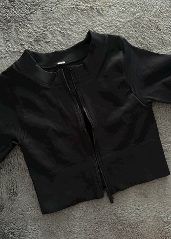 Fermuarlı Siyah Yüksek Yakalı Uzun Kollu Crop Top - Görsel 4