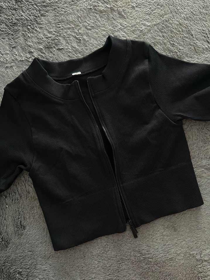 Fermuarlı Siyah Yüksek Yakalı Uzun Kollu Crop Top - Görsel 4