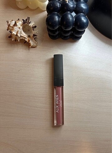 alix avien gloss