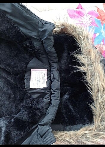 LC Waikiki Kız çocuk montu 10 -11 Yaş