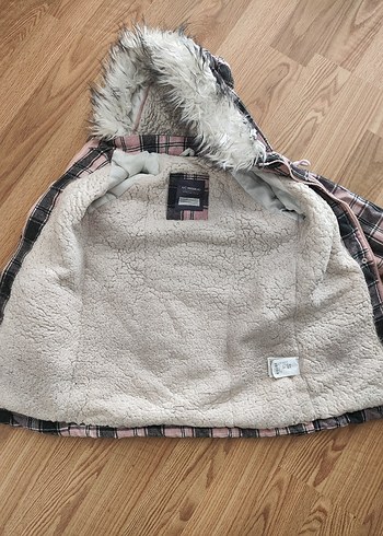 Sokak Stili Gri Pembe Ekoseli Kürklü Kaban - Görsel 3