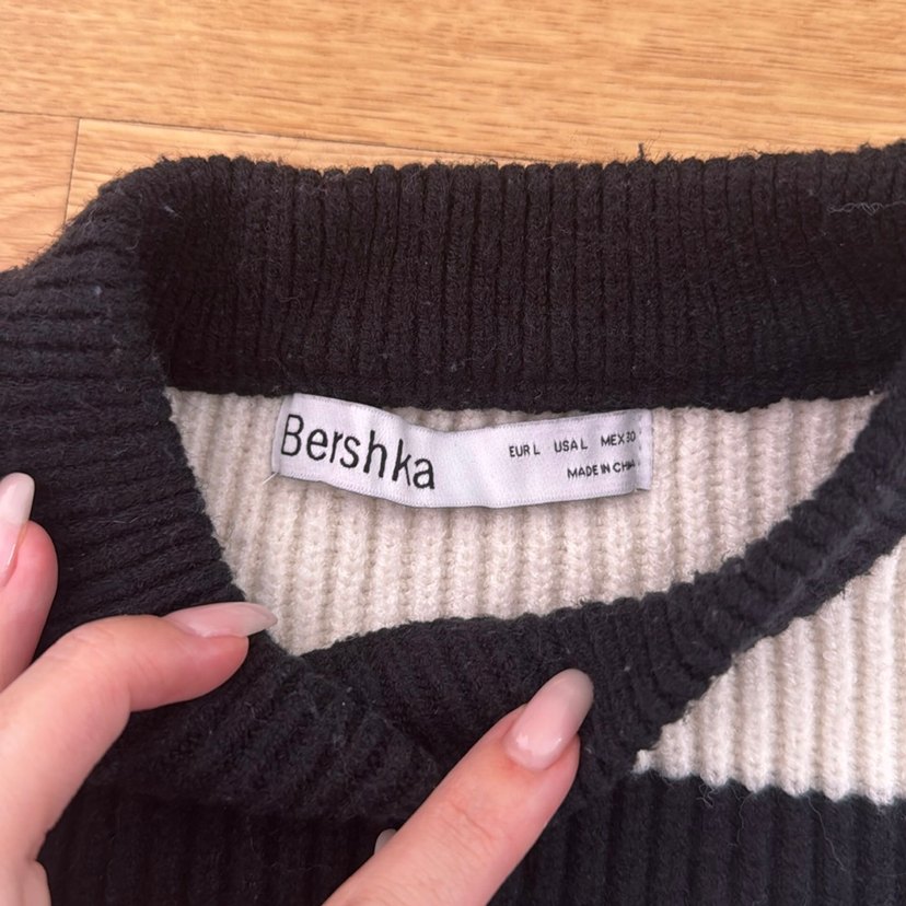 Kadın Siyah Beyaz Çizgili Triko Kazak Bershka - Görsel 2