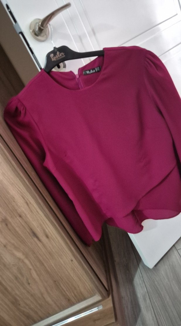 Bordo V Yaka Kısa Fırfırlı Bluz - Görsel 3