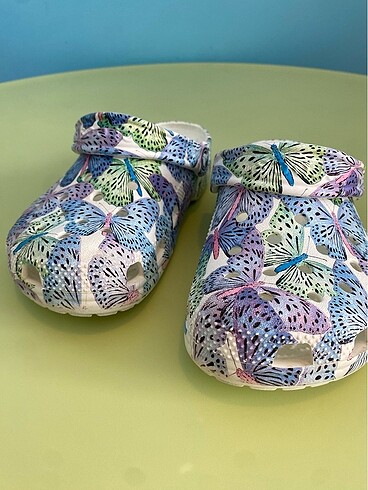 Crocs CROCS KELEBEKLİ ÇOK AZ GİYİLMİŞ TERLİK 32/33 NUMARA