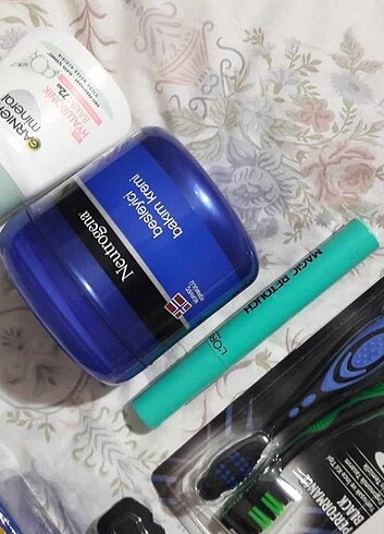 Karışık kozmetik ürünler hepsi sifirdir - Görsel 3