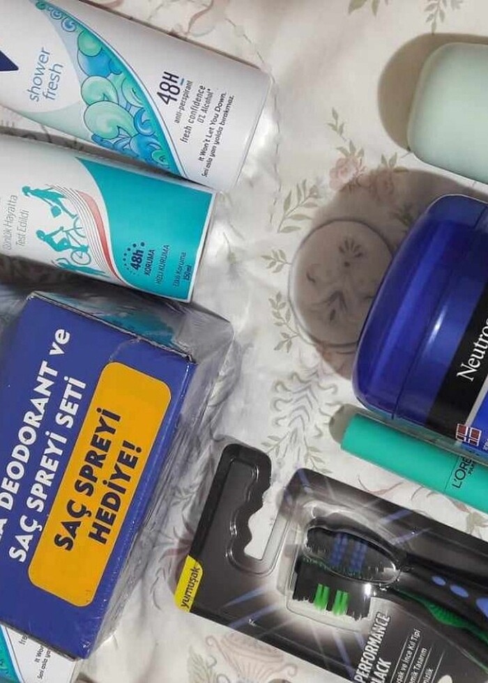 Karışık kozmetik ürünler hepsi sifirdir - Görsel 2