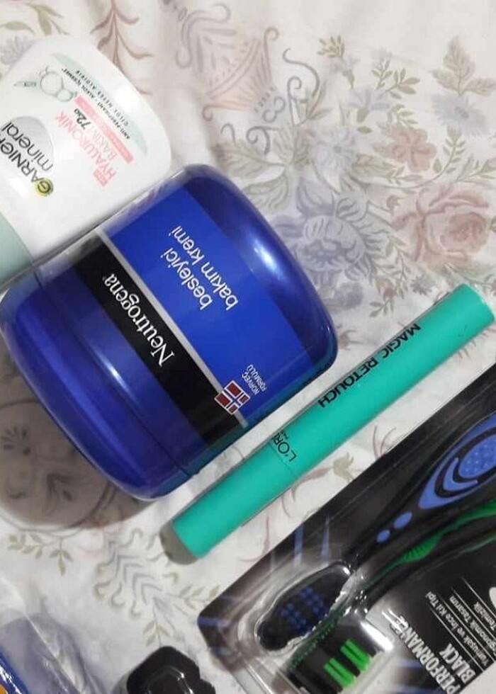 Karışık kozmetik ürünler hepsi sifirdir - Görsel 3