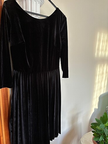 42 Beden siyah Renk Siyah pileli kadife elbise