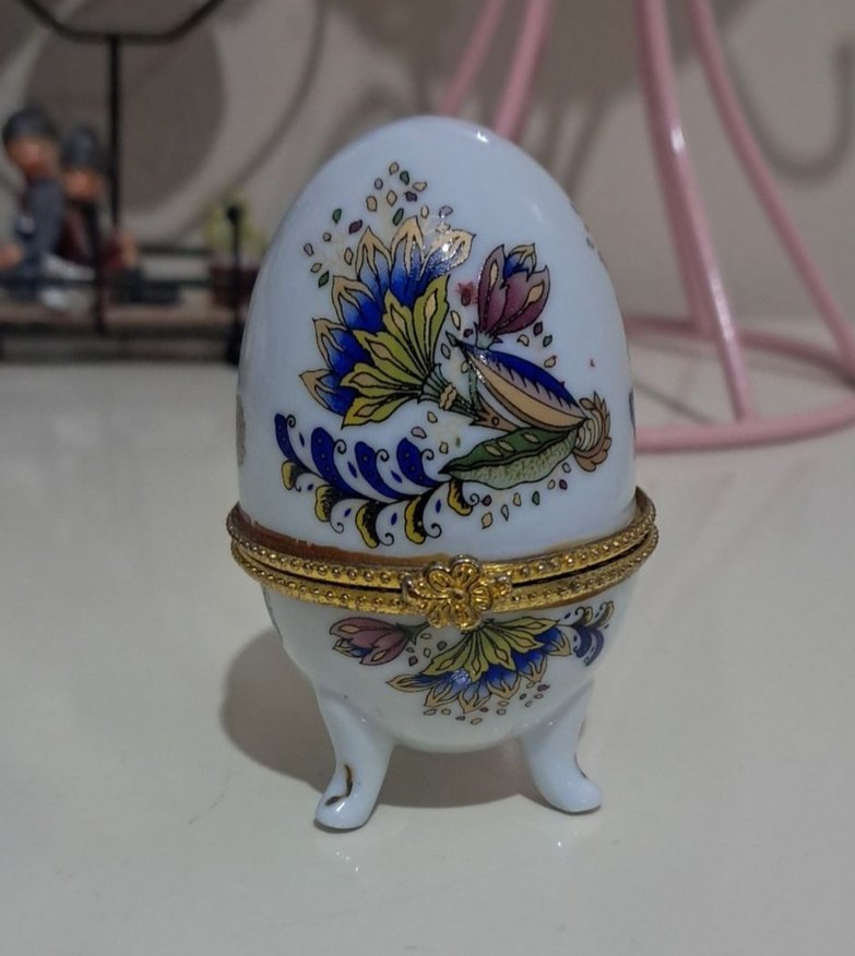 Ayaklı Beyaz Porselen Yumurta Biblo - Görsel 3