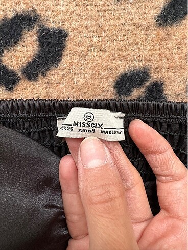 Siyah crop - Görsel 3