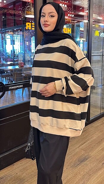 SİYAH ÇİZGİLİ SWEATSHİRT