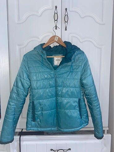 Mavi Bershka şişme mont