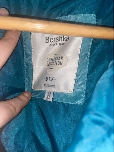 xl Beden Mavi Bershka şişme mont
