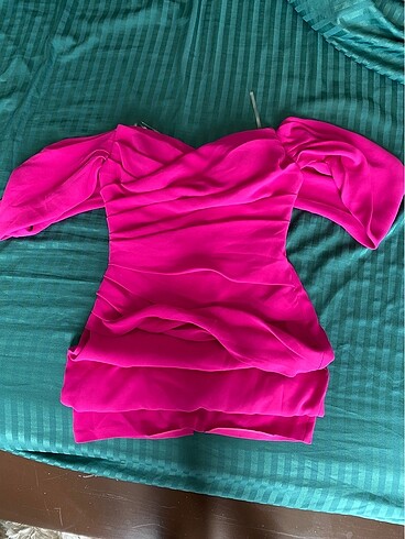 Pembe elbise