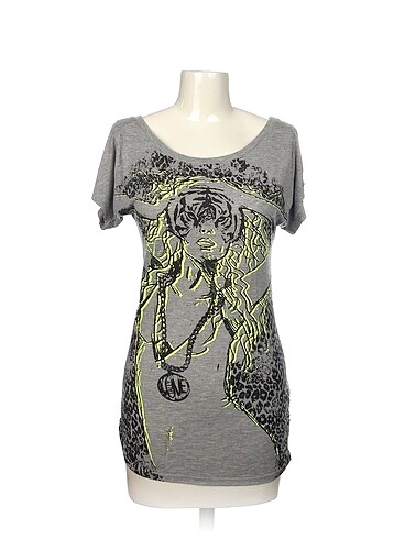 Tally Weijl T-shirt %70 İndirimli.
