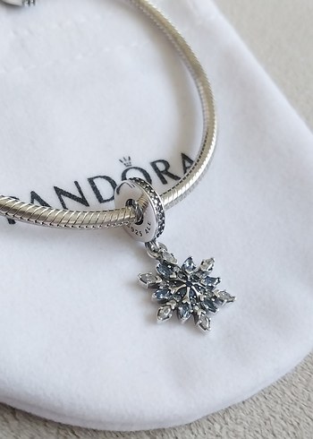 Pandora IŞILTILI KAR TANESİ SALLANTILI CHARM