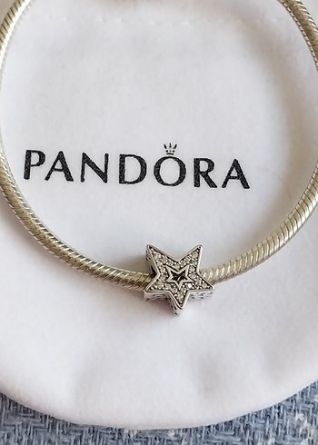 Pandora ASİMETRİK YILDIZ CHARM