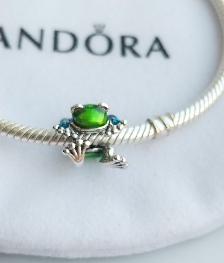 TIRMANAN KURBAĞA CHARM - Görsel 2