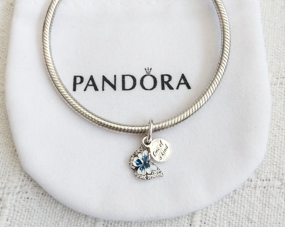 MAVİ KELEBEK VE YAZILI ÇİFT SALLANTILI CHARM - Görsel 4