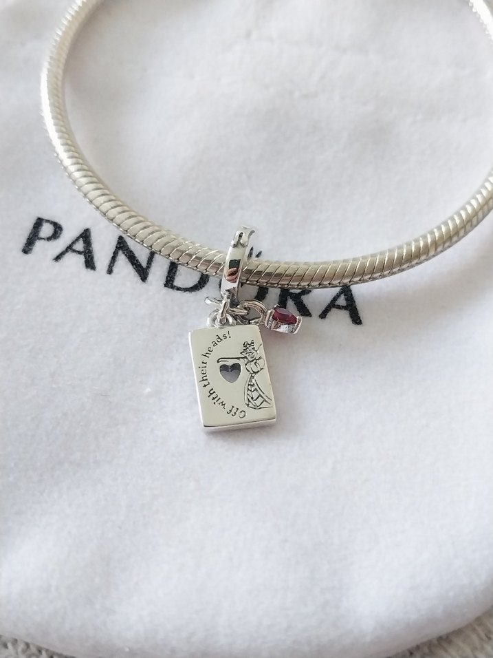 KUPA KIZI ÇİFT SALLANTILI CHARM - Görsel 3