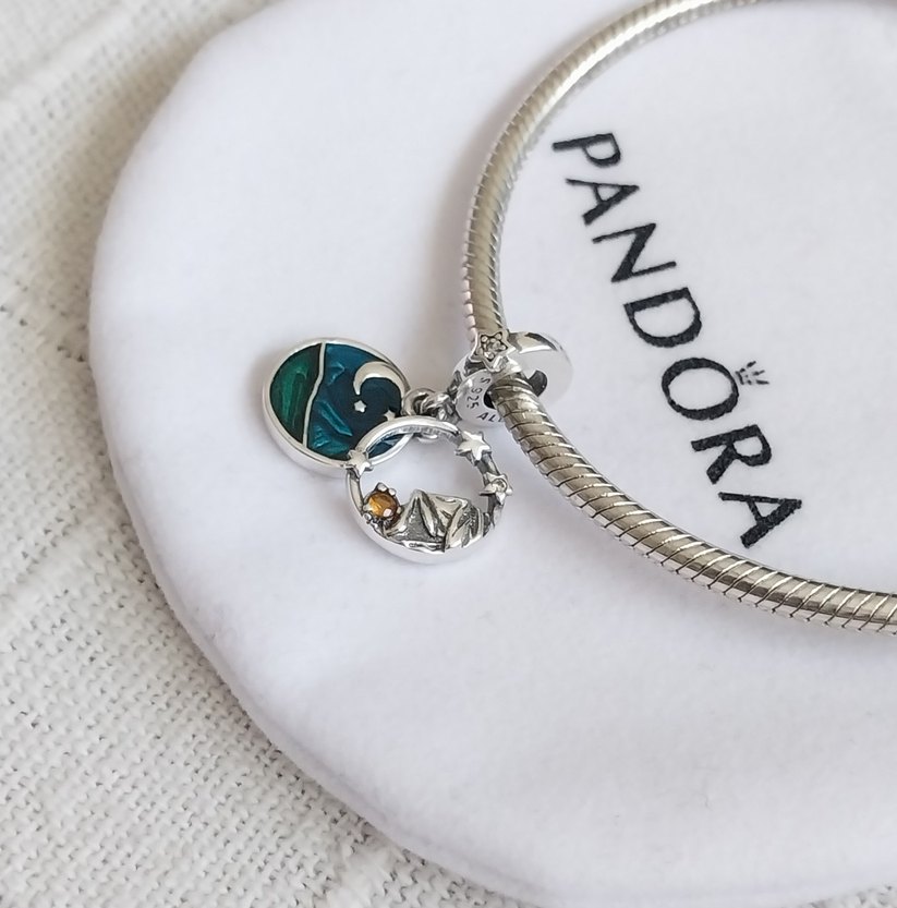 Kamp ve Gece Gökyüzü Çift Sallantılı Charm - Görsel 3