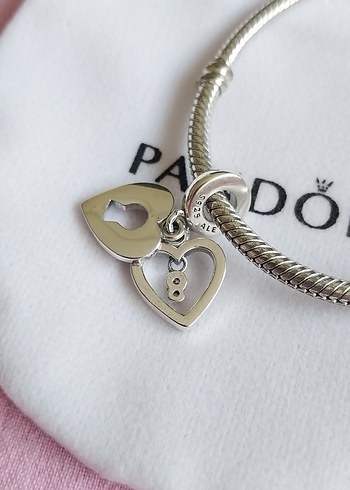 KIRMIZI KALP VE ANAHTAR SALLANTILI CHARM - Görsel 3