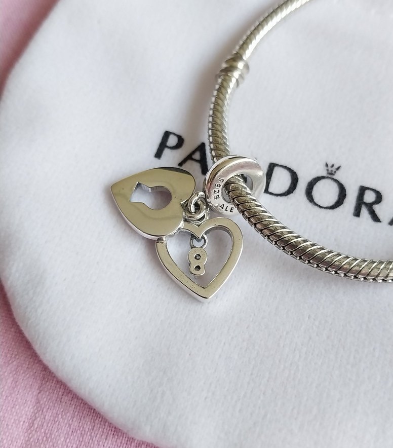 KIRMIZI KALP VE ANAHTAR SALLANTILI CHARM - Görsel 3