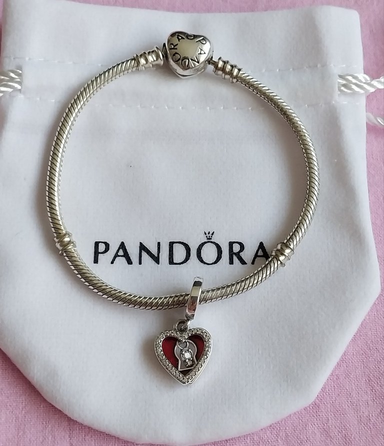 KIRMIZI KALP VE ANAHTAR SALLANTILI CHARM - Görsel 5