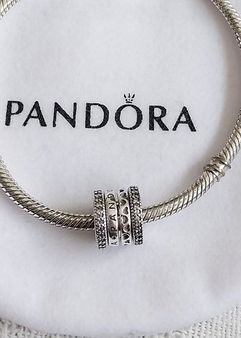 Beden beyaz Renk PANDORA DÖNEN LOGOLU CHARM