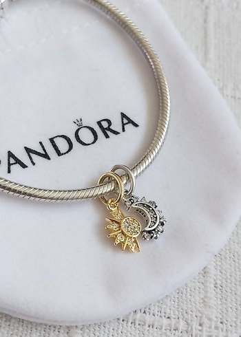 Pandora Ayrılabilir Güneş ve Ay Sallantılı Charm