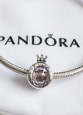 PEMBE O TAÇ CHARM 