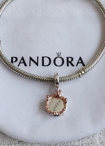 Pandora QUEEN VE KRALİYET TAŞLI SALLANTILI CHARM 