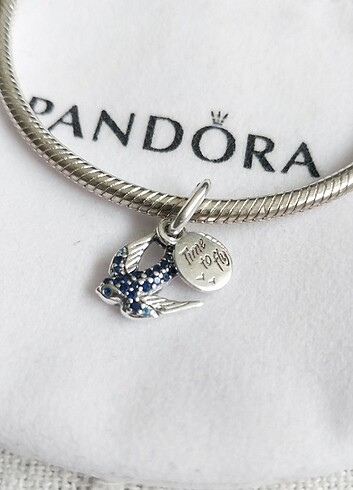 Pandora IŞILTILI KIRLANGIÇ ÇİFT SALLANTILI CHARM 