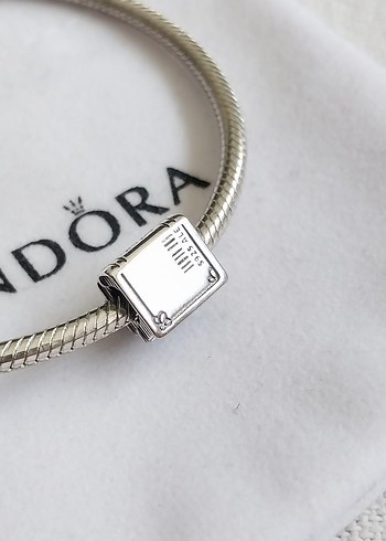 Beden Pandora Mezuniyet Kitap ve Püskül Charm