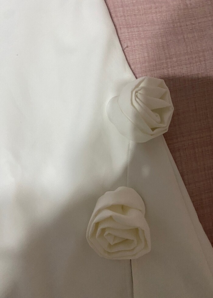 Defacto beyaz gül detaylı elbise - Görsel 3