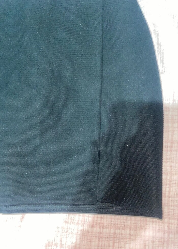 Siyah yırtmaç detaylı etek - Görsel 2