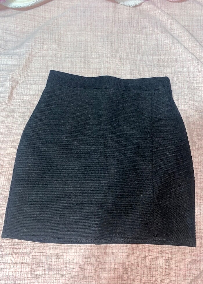 Siyah yırtmaç detaylı etek - Görsel 3